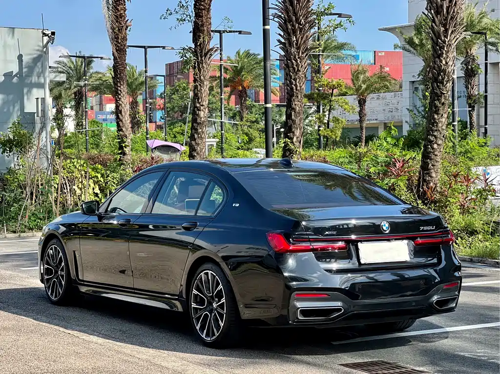 BMW 7 Series — фото 15
