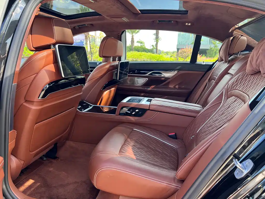 BMW 7 Series — фото 4