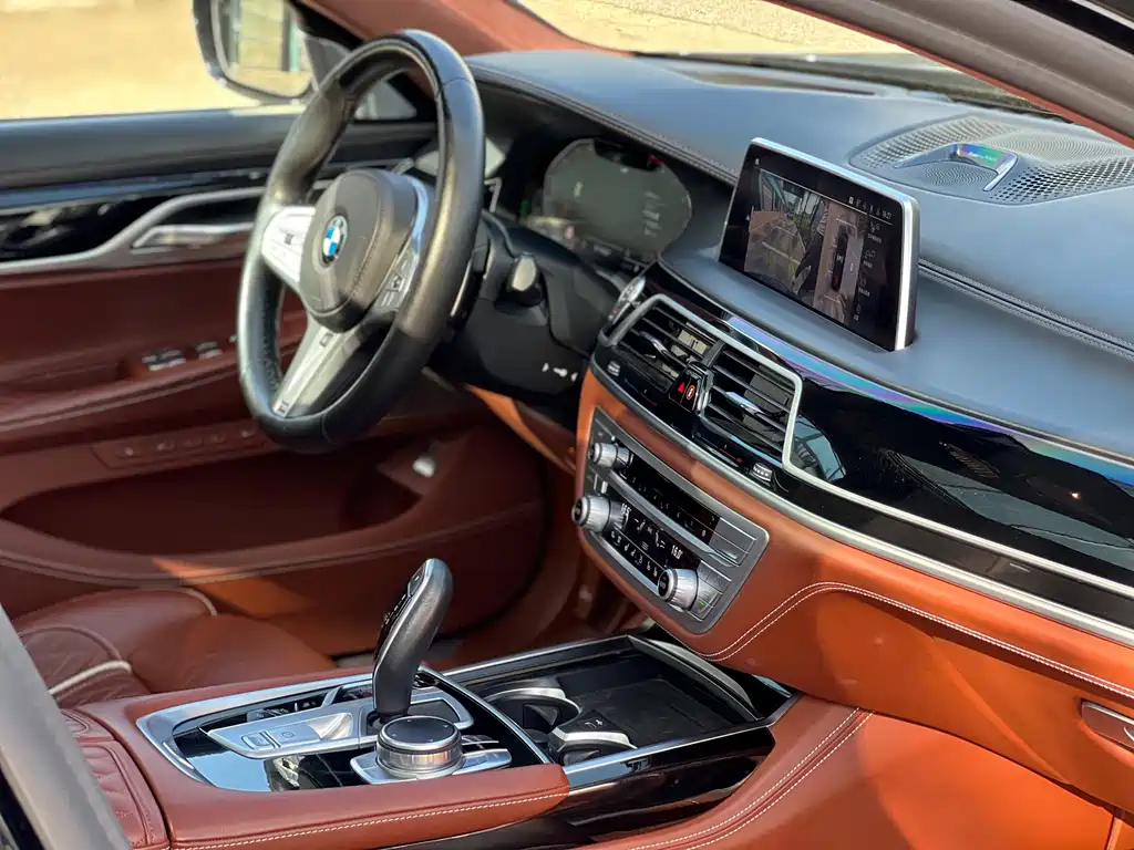 BMW 7 Series — фото 9