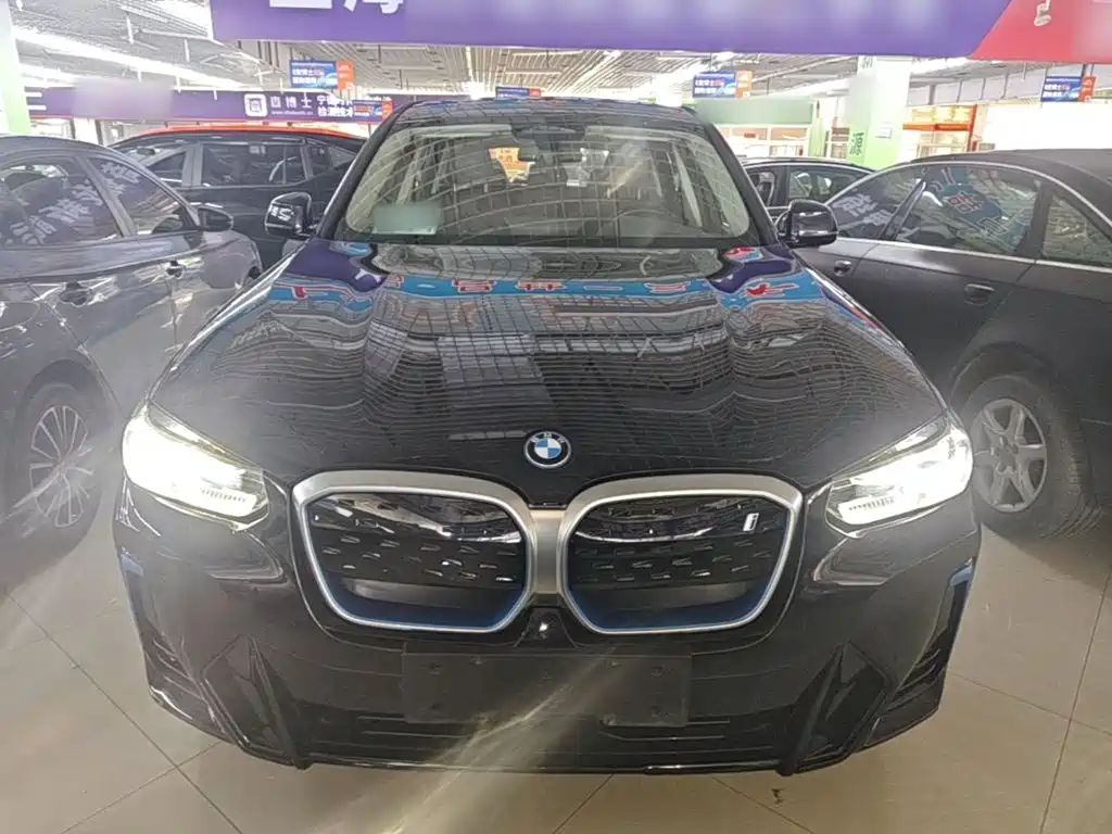 BMW iX3 — фото 3