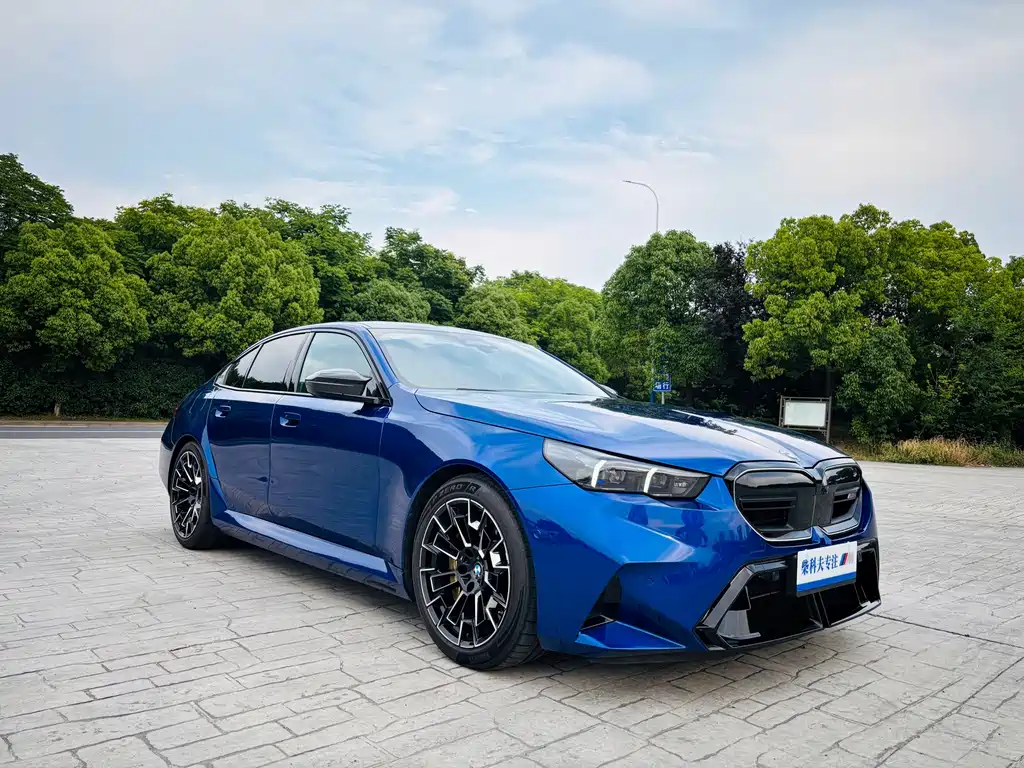 BMW M5 New Energy — фото 3
