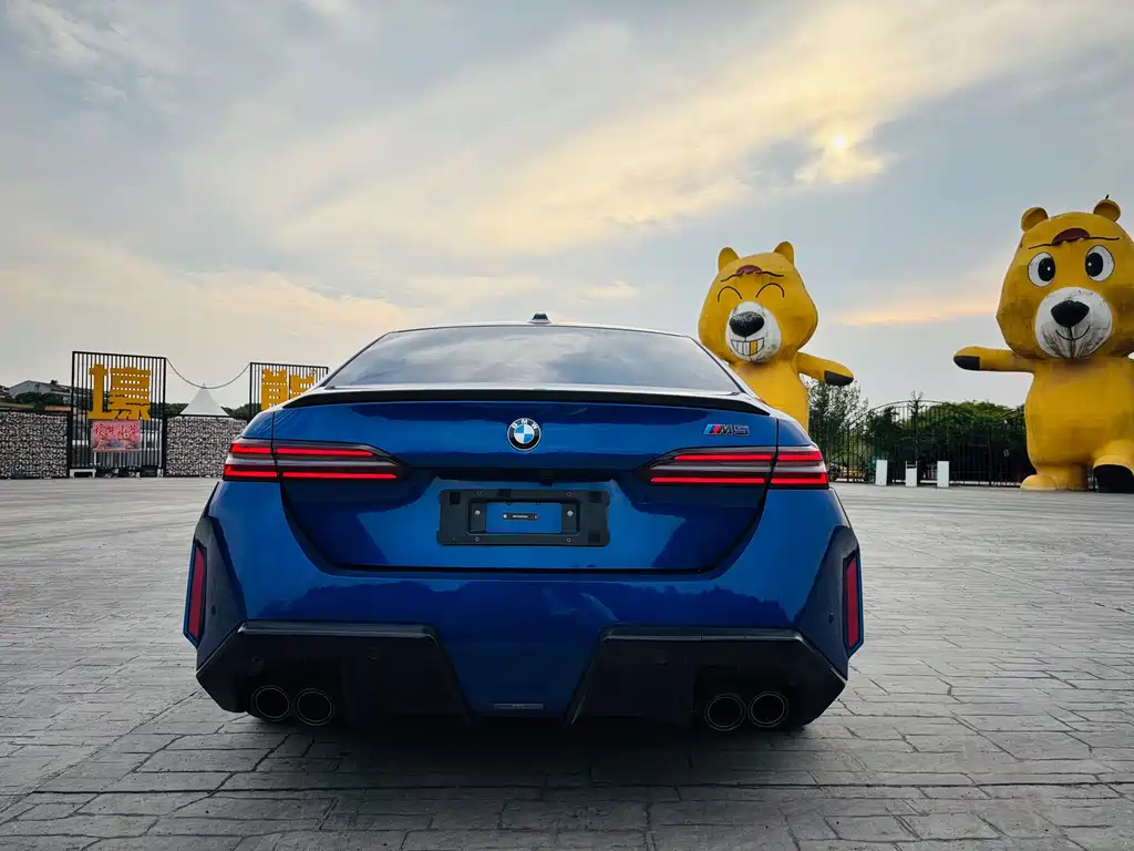 BMW M5 New Energy — фото 6