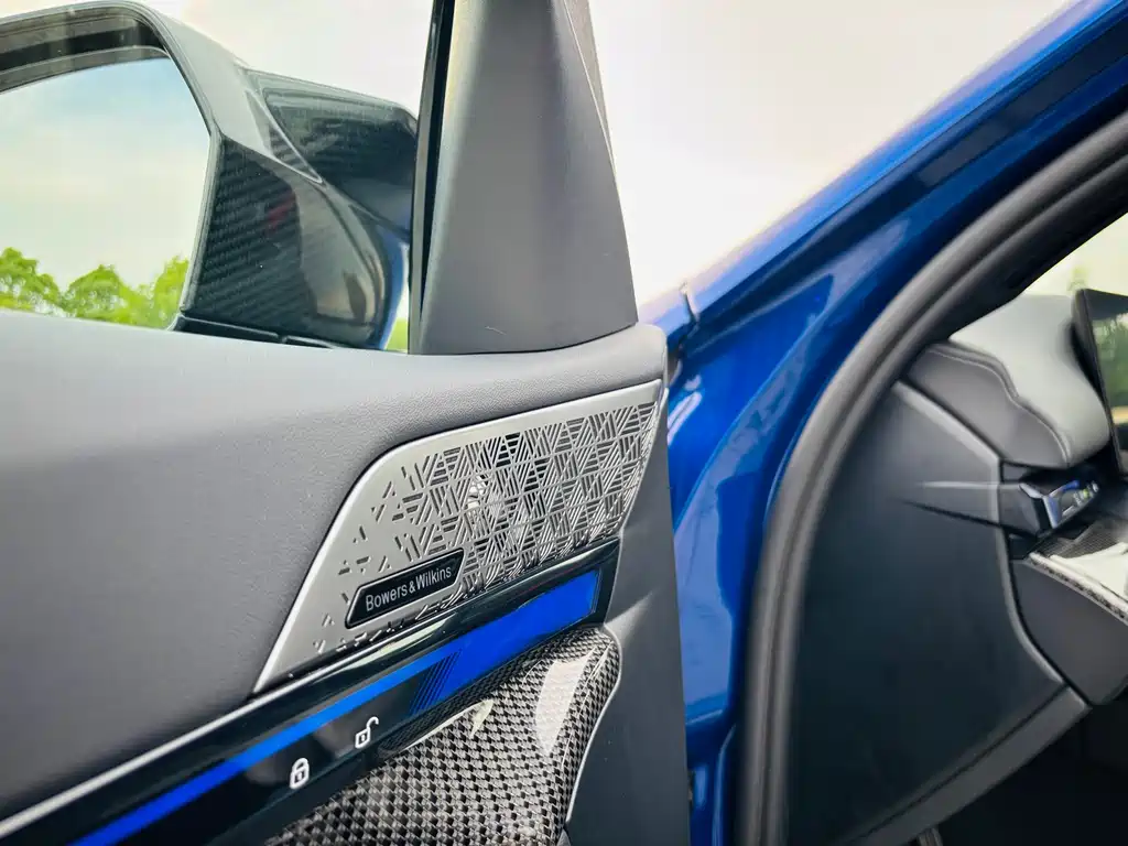 BMW M5 New Energy — фото 10