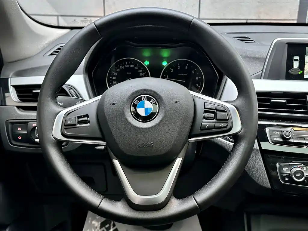 BMW X1 — фото 13