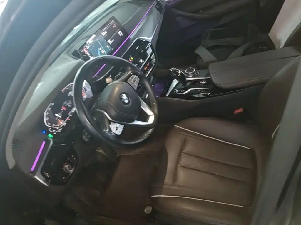 BMW 5 Series — фото 15
