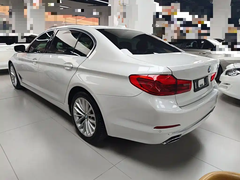 BMW 5 Series — фото 23