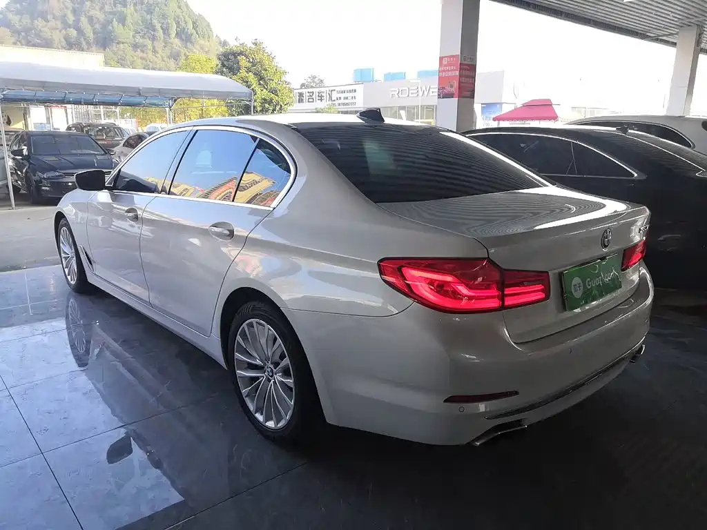 BMW 5 Series — фото 21