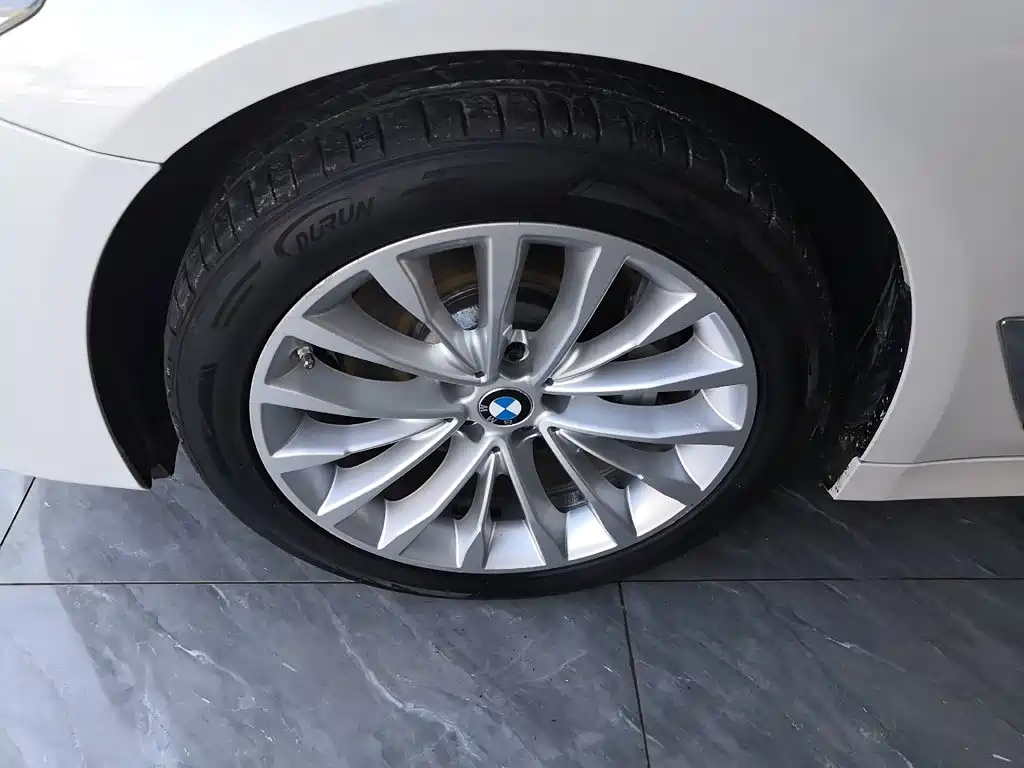 BMW 5 Series — фото 25