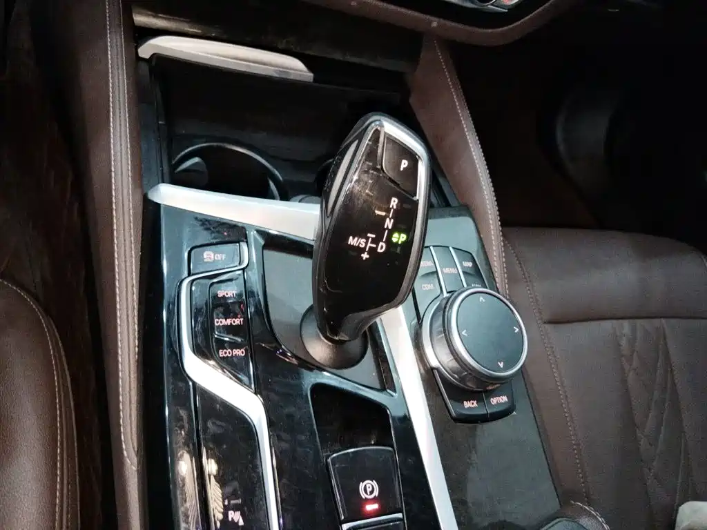 BMW 5 Series — фото 14