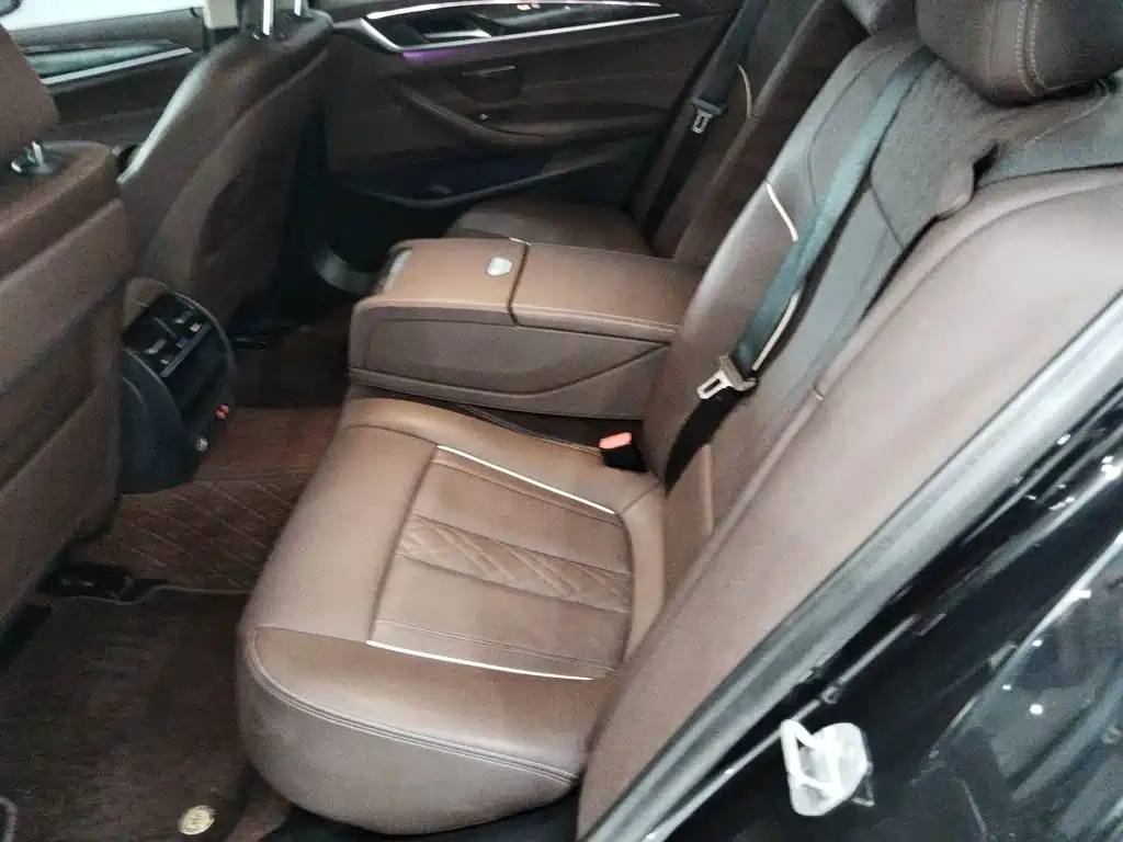 BMW 5 Series — фото 17