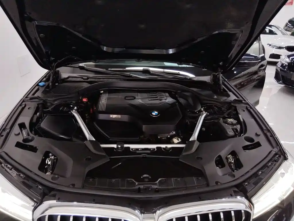 BMW 5 Series — фото 20