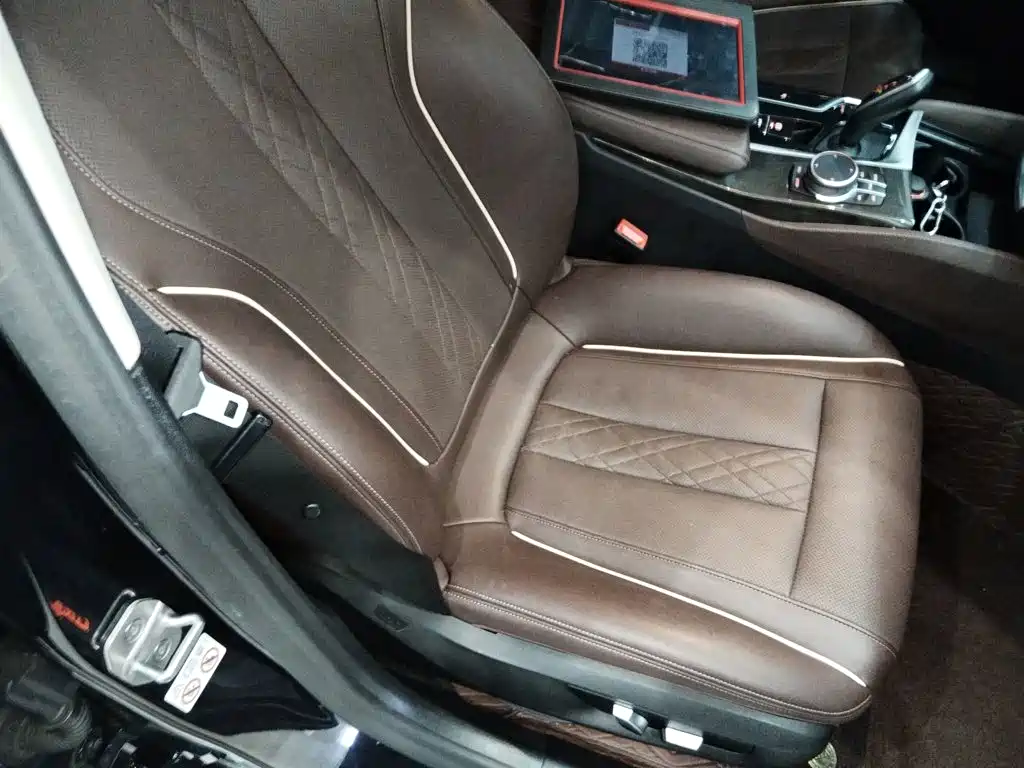 BMW 5 Series — фото 25