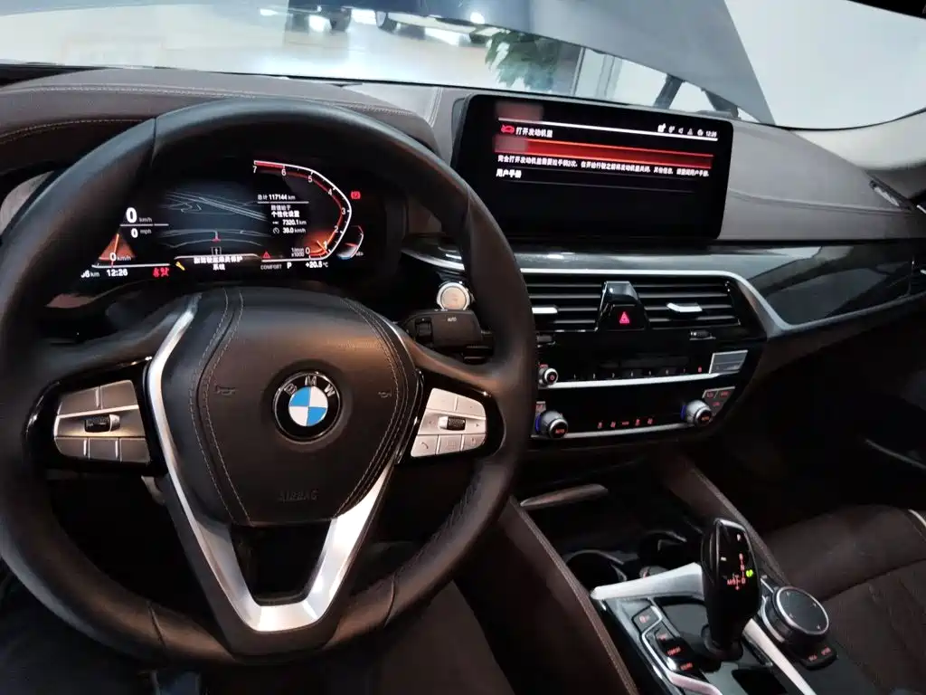 BMW 5 Series — фото 10