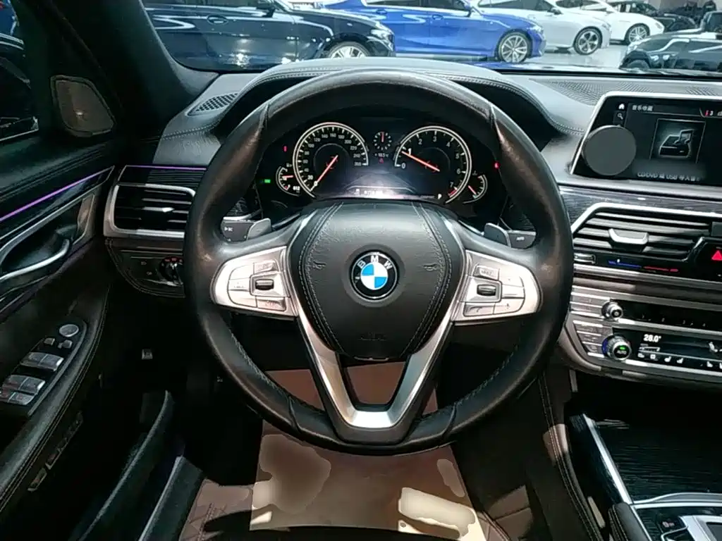 BMW 7 Series — фото 11