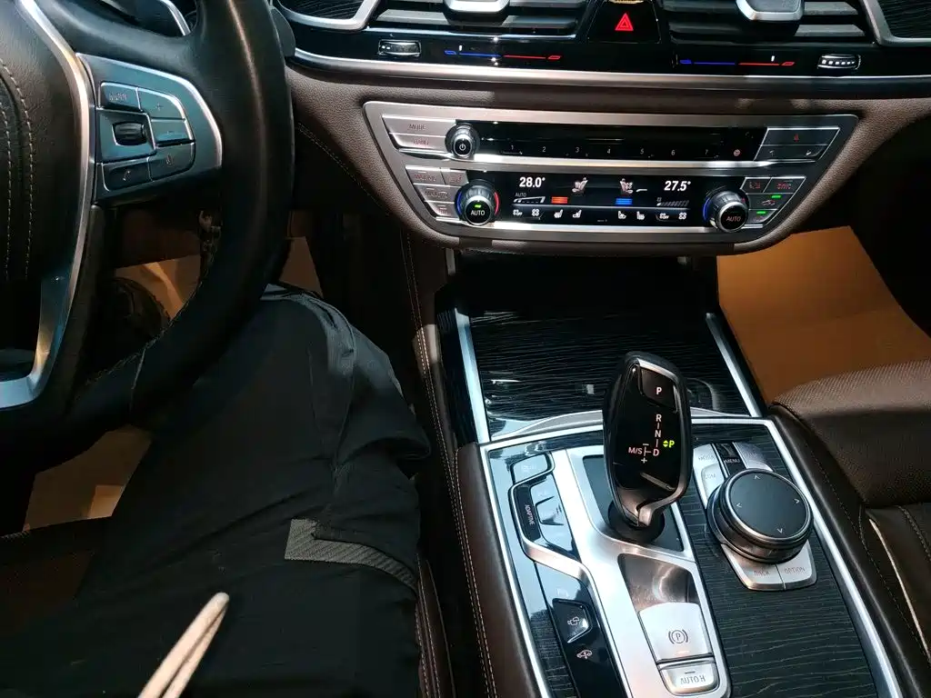 BMW 7 Series — фото 14