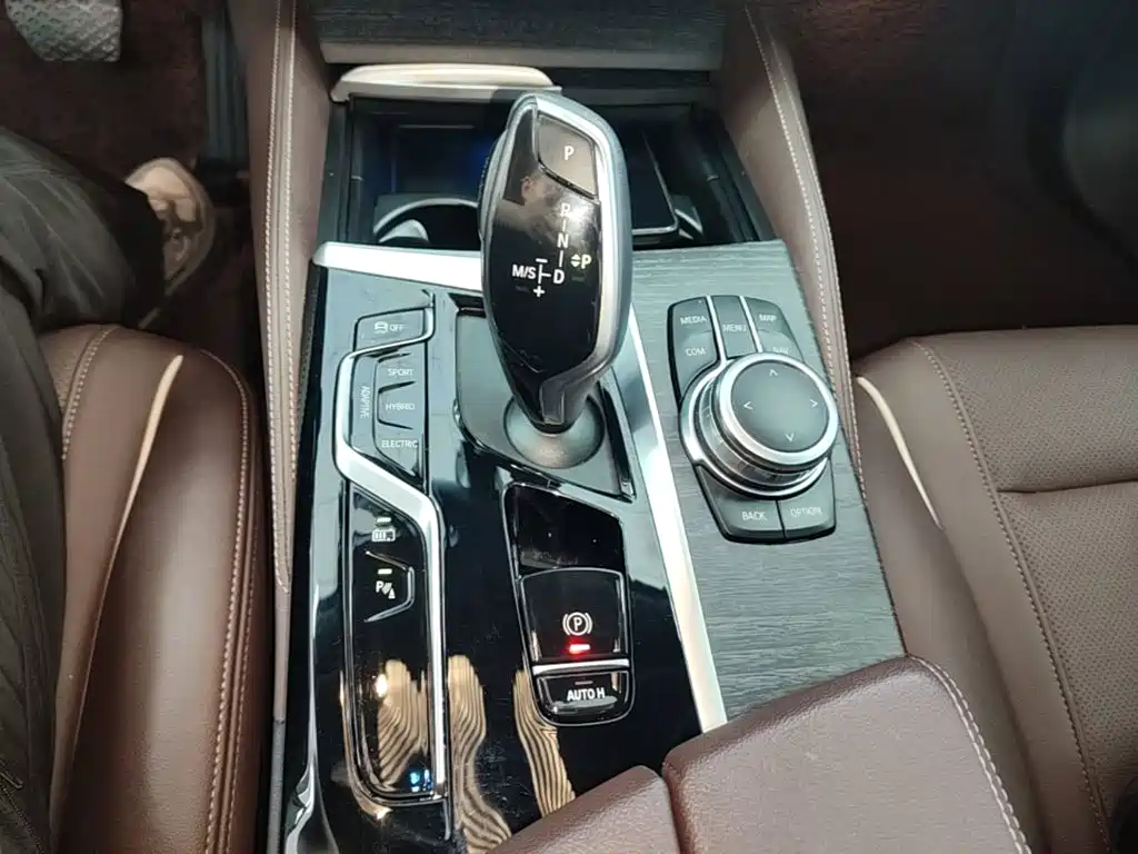 BMW 5 Series New Energy — фото 14
