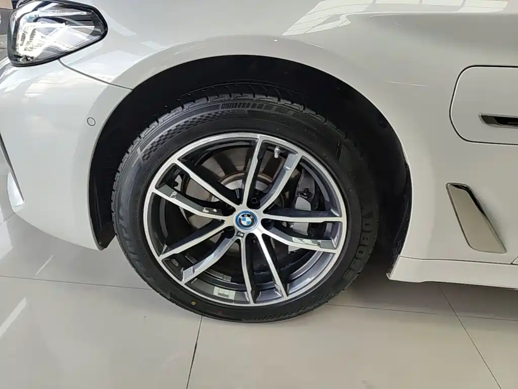 BMW 5 Series New Energy — фото 23