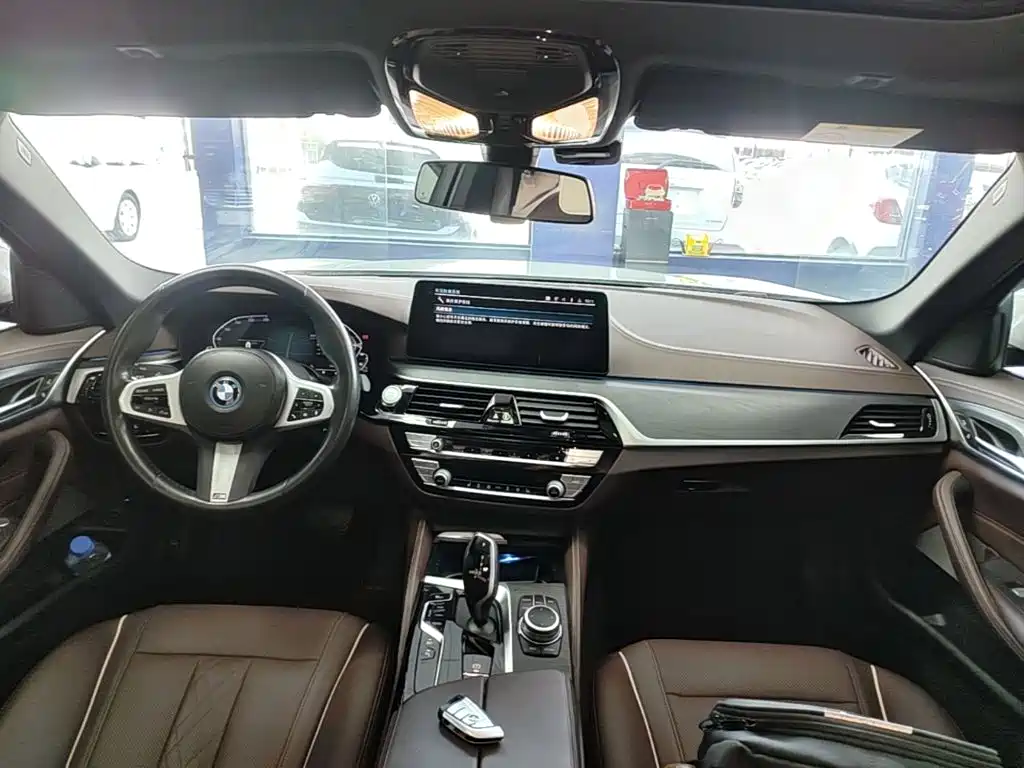 BMW 5 Series New Energy — фото 10