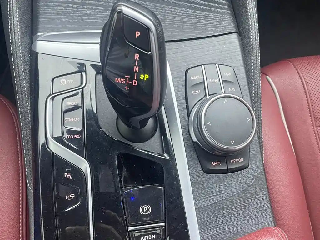 BMW 5 Series — фото 11