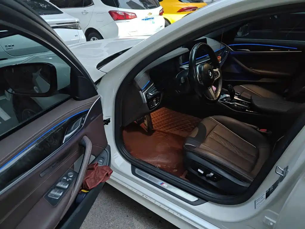 BMW 5 Series — фото 14
