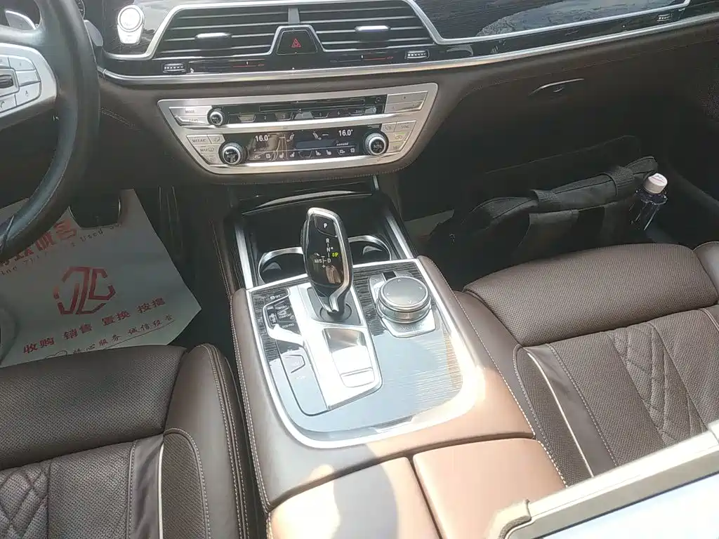 BMW 7 Series — фото 10
