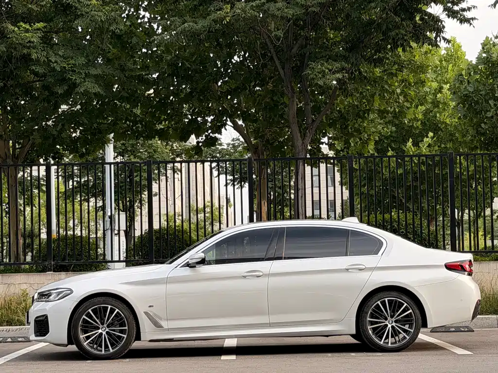 BMW 5 Series — фото 2