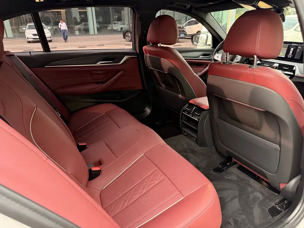 BMW 5 Series — фото 14