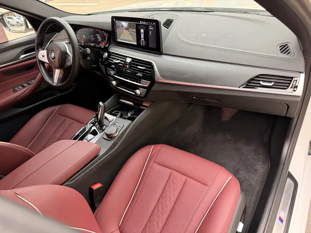 BMW 5 Series — фото 15