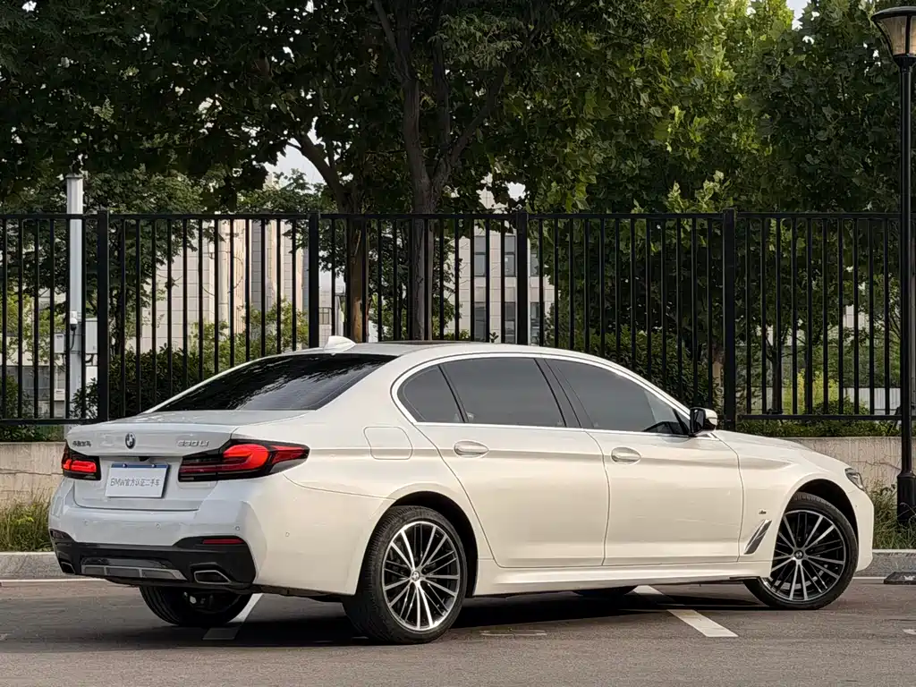 BMW 5 Series — фото 17