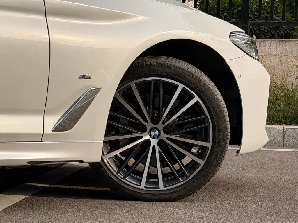 BMW 5 Series — фото 18