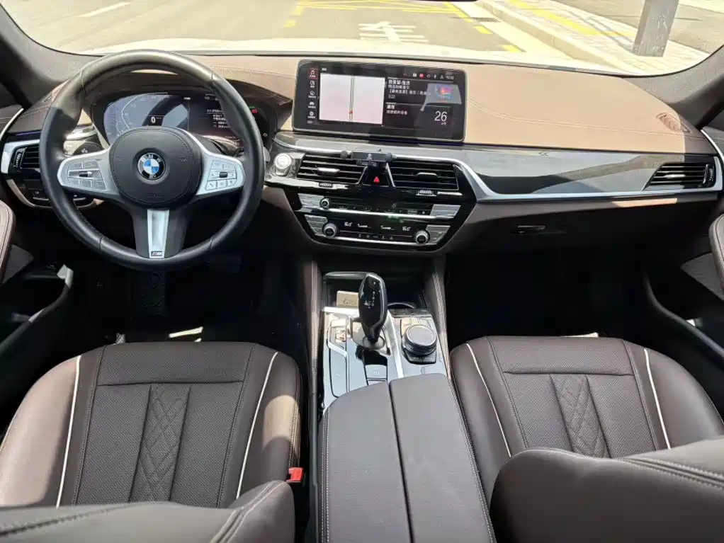 BMW 5 Series — фото 11