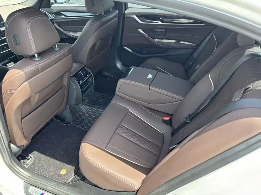 BMW 5 Series — фото 10