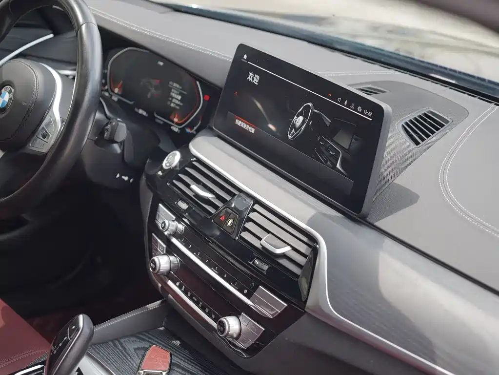 BMW 5 Series — фото 14