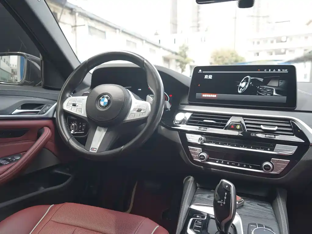BMW 5 Series — фото 15