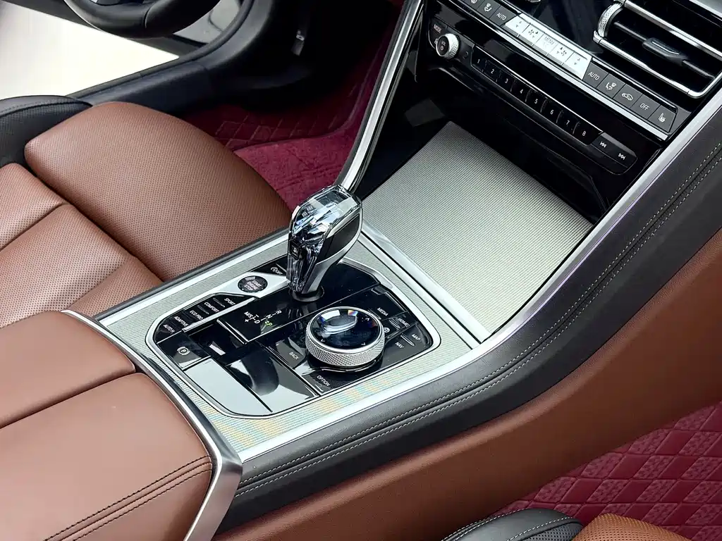 BMW 8 Series — фото 17