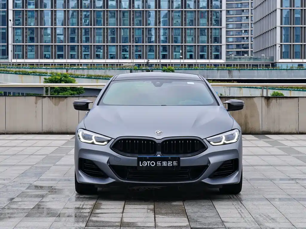 BMW 8 Series — фото 2
