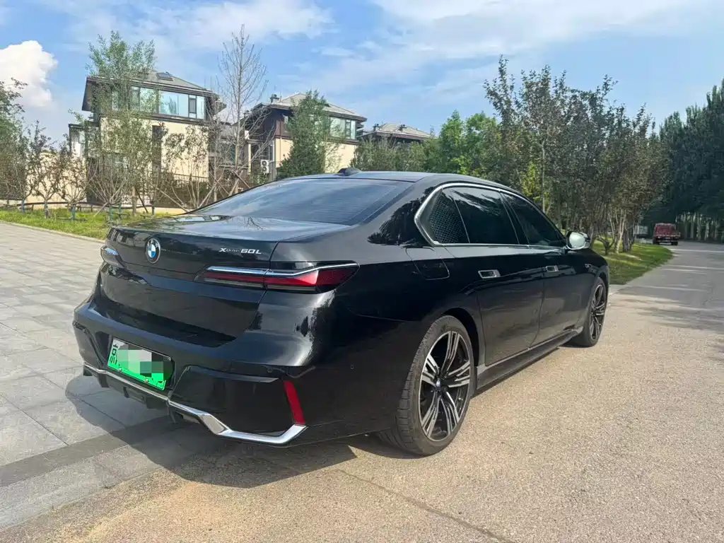 BMW i7 — фото 3