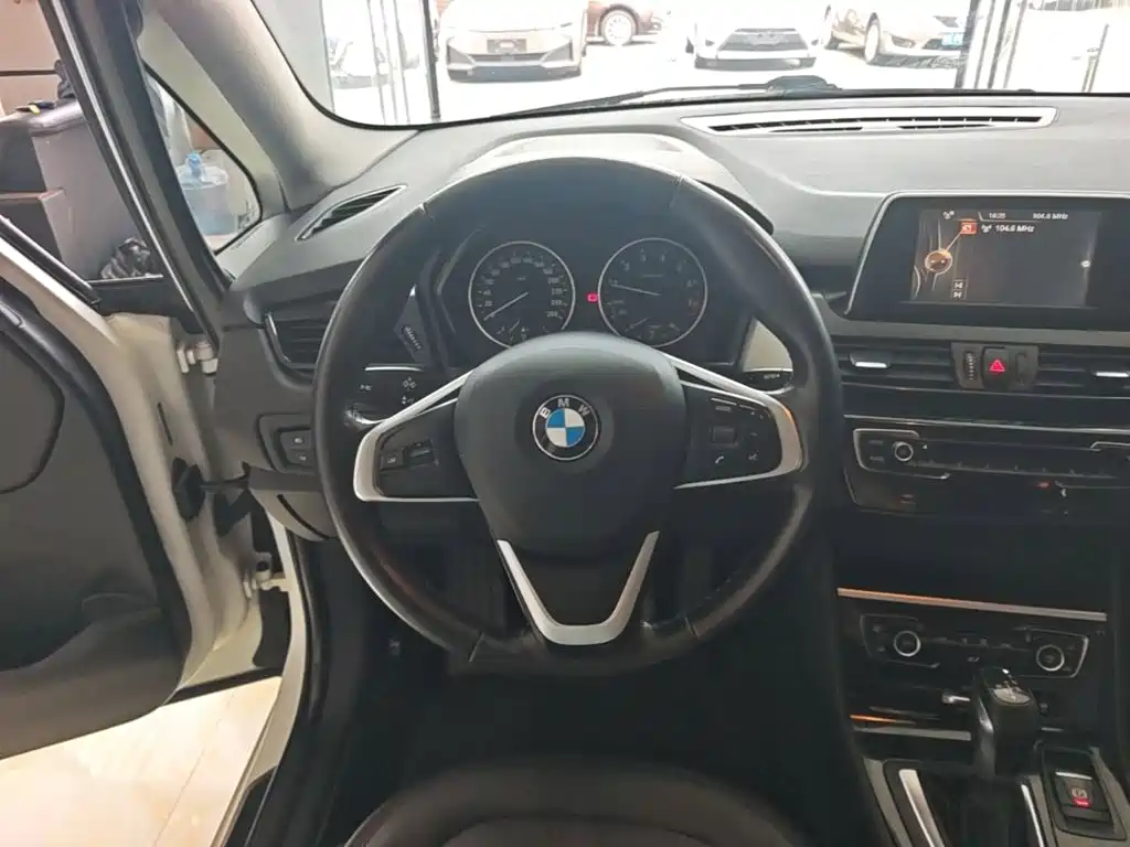 BMW 2 Series Gran Tourer — фото 11