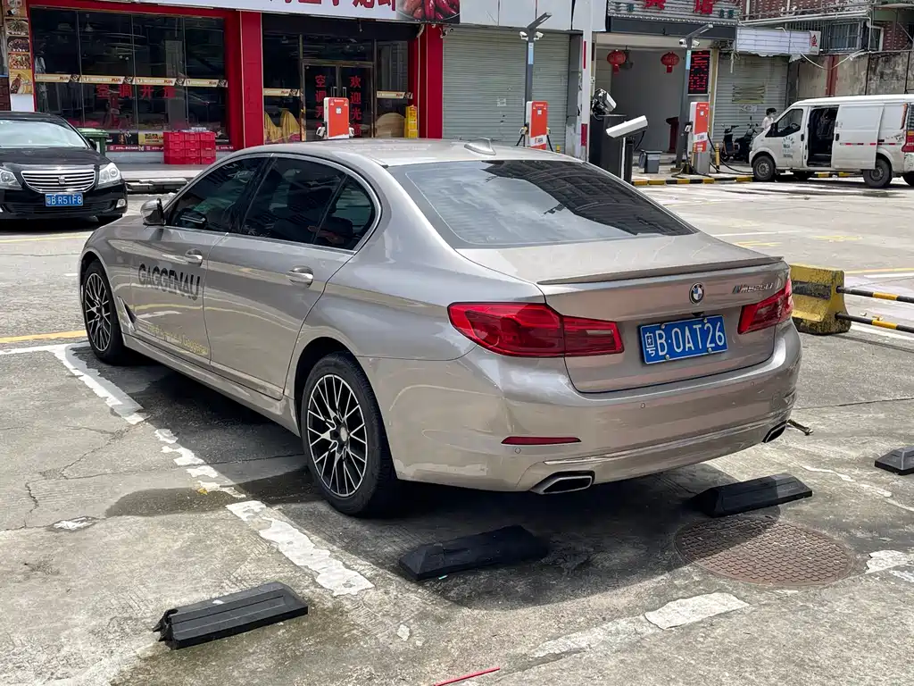 BMW 5 Series — фото 4