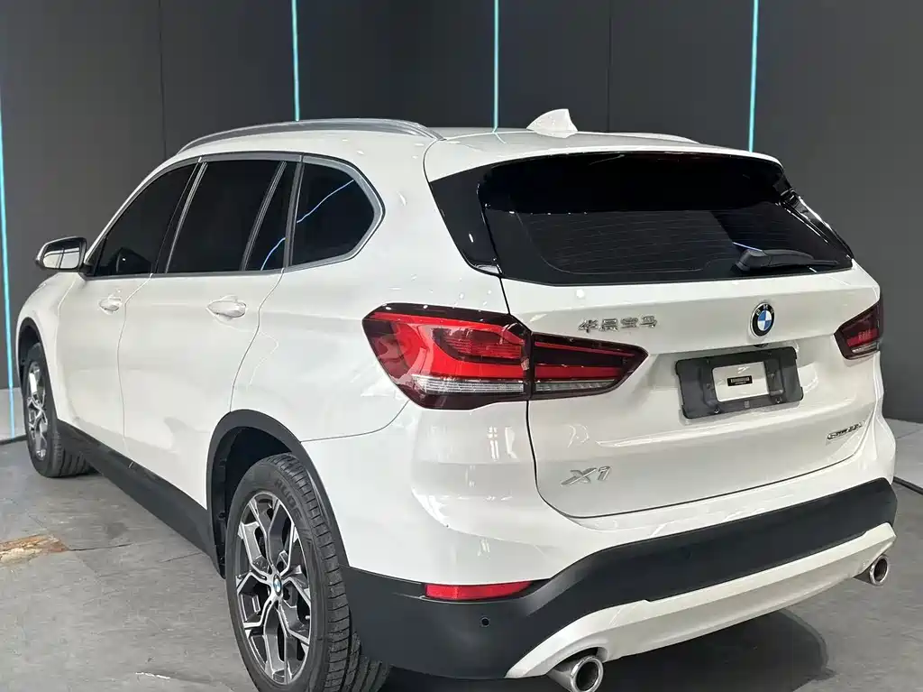 BMW X1 — фото 8