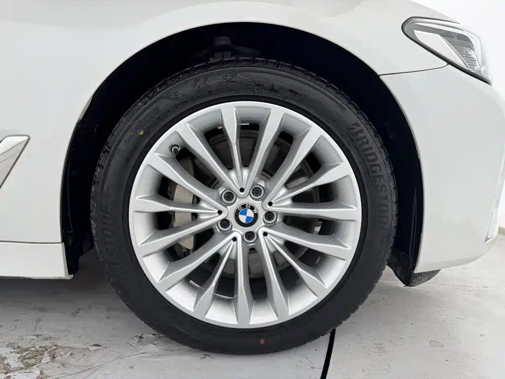 BMW 5 Series New Energy — фото 14