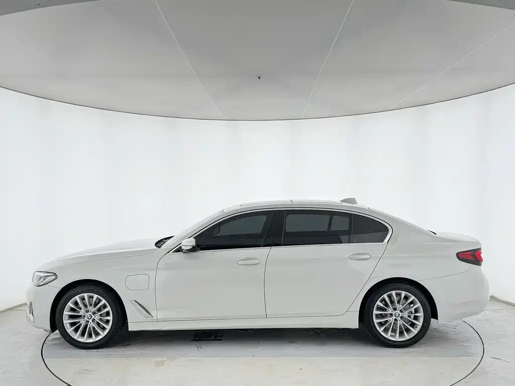 BMW 5 Series New Energy — фото 4