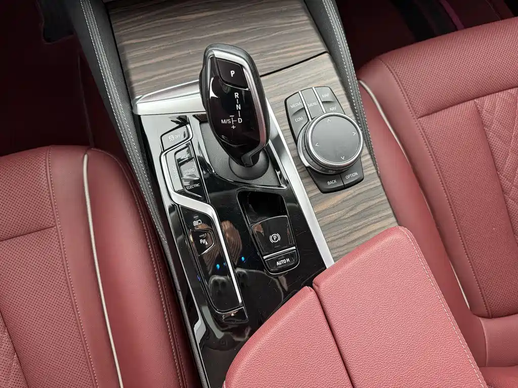 BMW 5 Series New Energy — фото 10