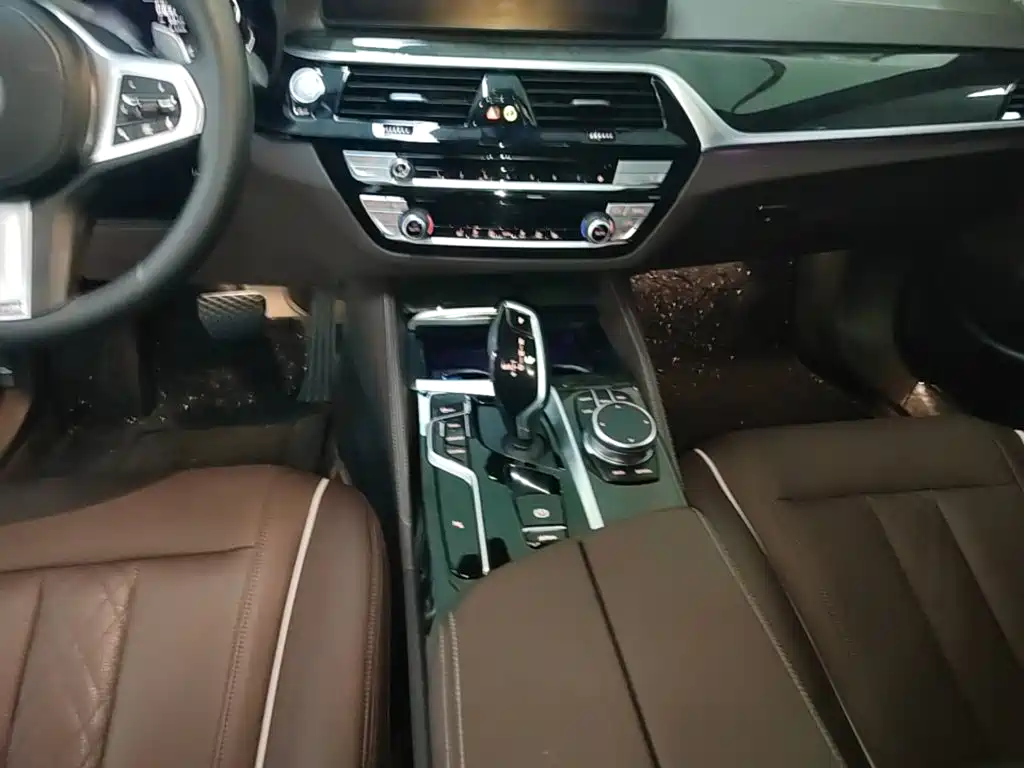 BMW 5 Series — фото 14