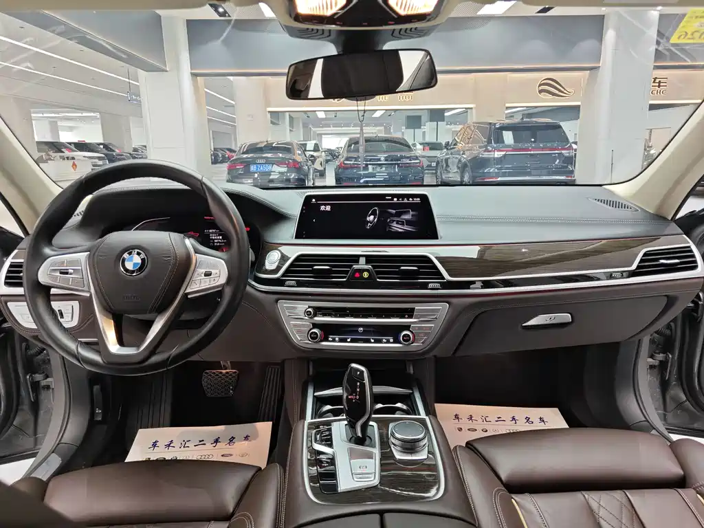 BMW 7 Series — фото 9
