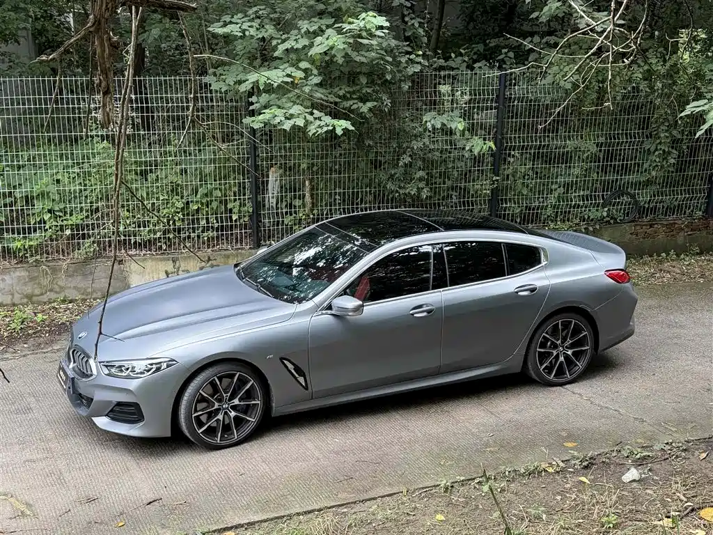 BMW 8 Series — фото 2