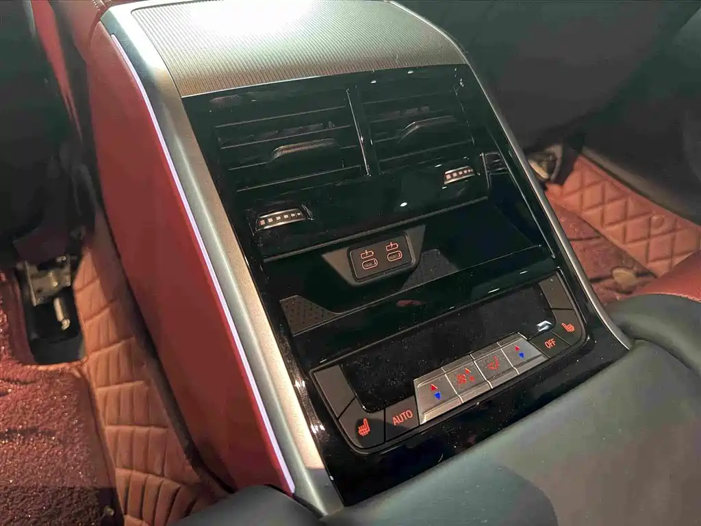 BMW 8 Series — фото 15
