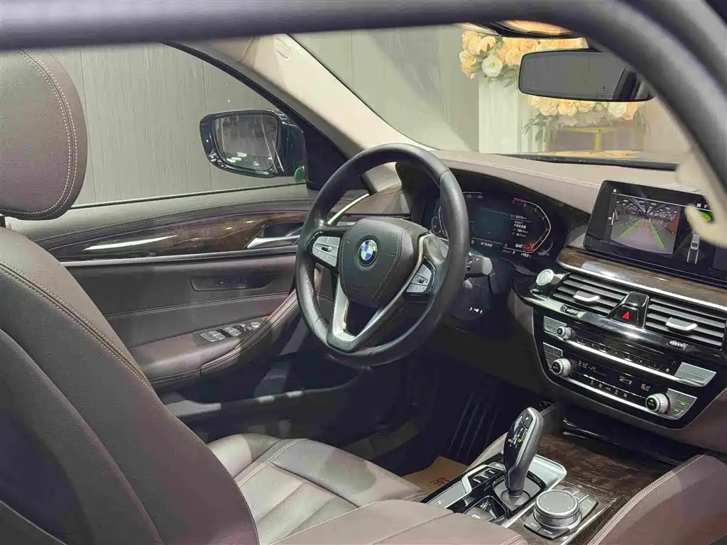 BMW 5 Series — фото 15