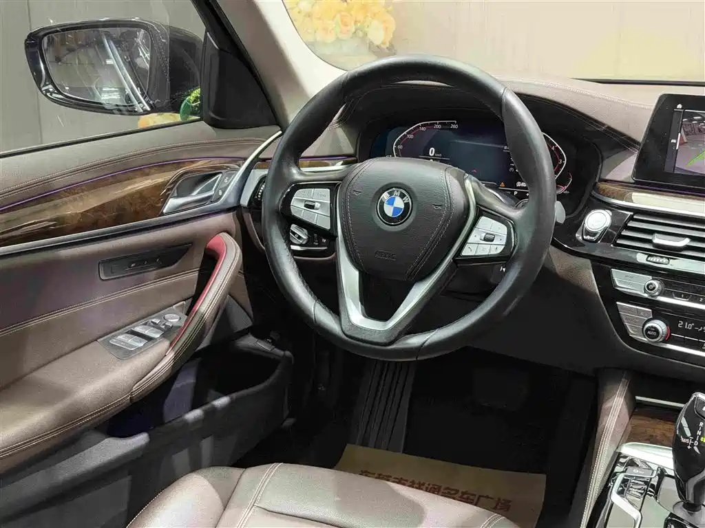 BMW 5 Series — фото 18