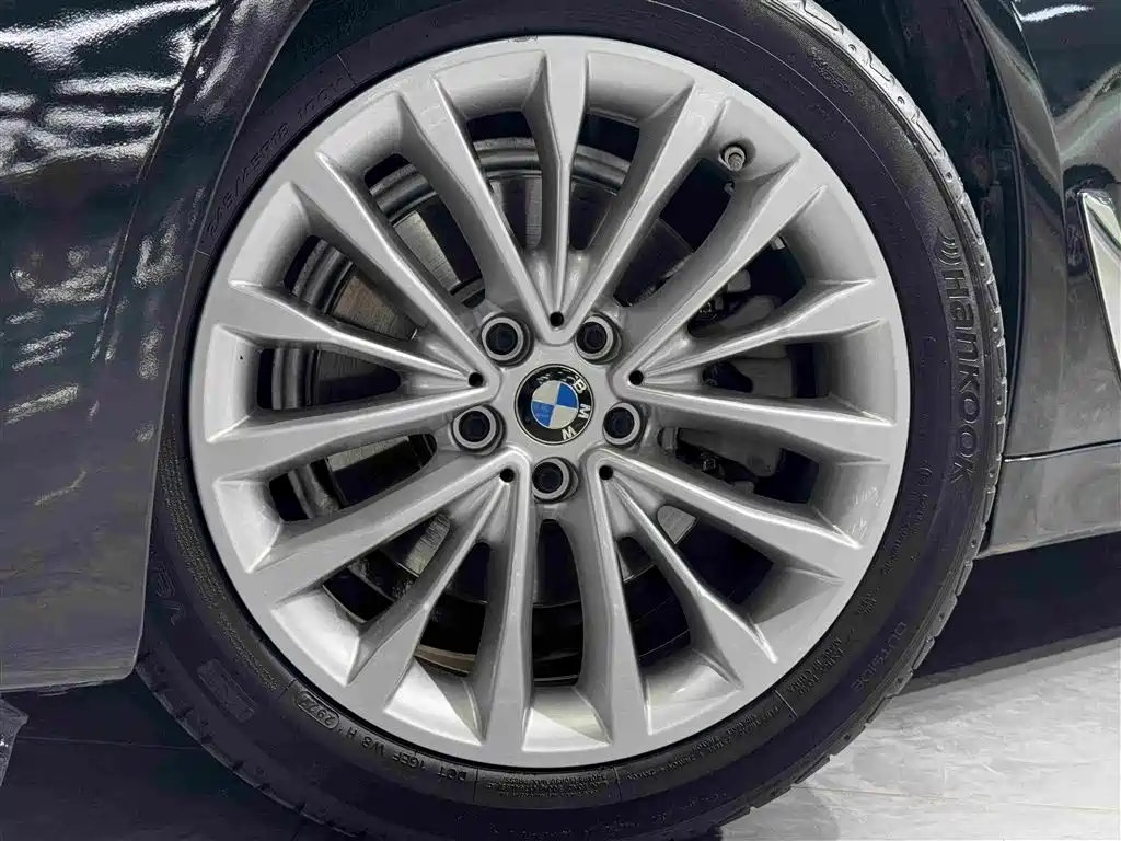 BMW 5 Series — фото 19